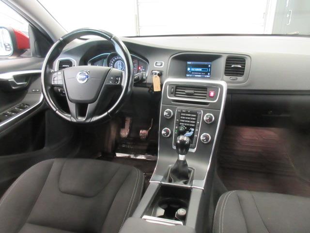 VOLVO V60 2015