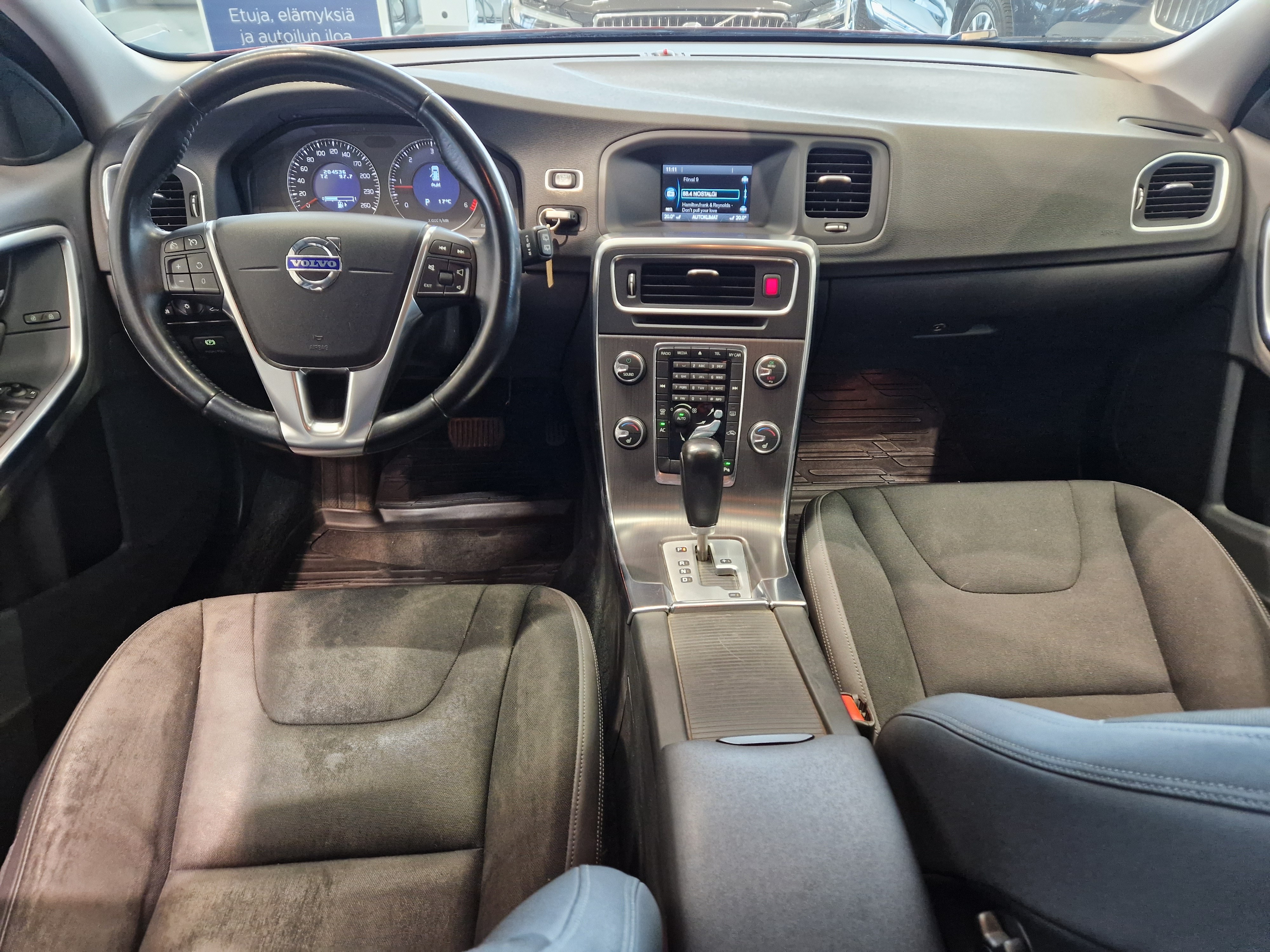 VOLVO V60 2011