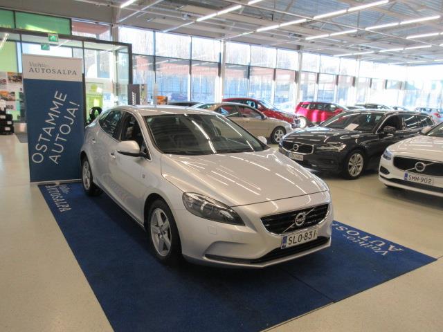 VOLVO V40 2015