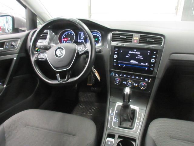 VOLKSWAGEN Golf 2018