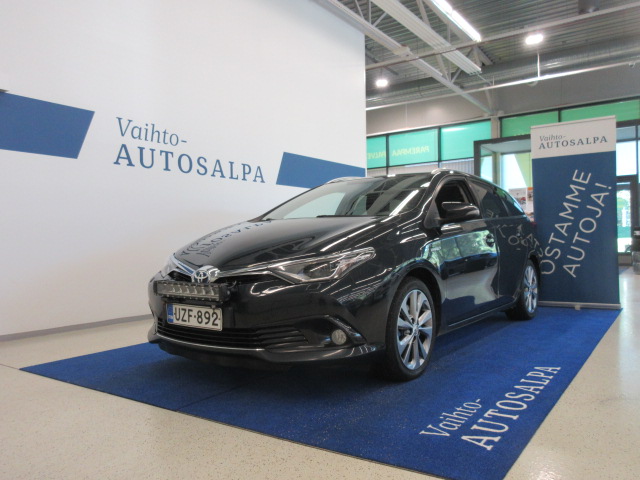 TOYOTA Auris 2015