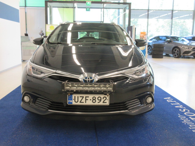 TOYOTA Auris 2015