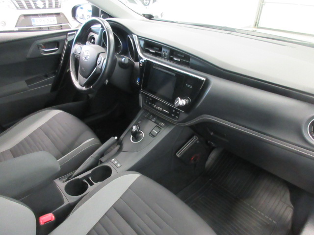 TOYOTA Auris 2015