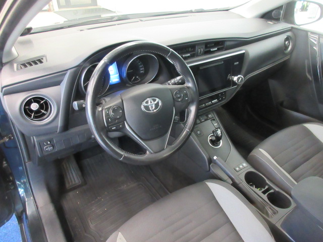 TOYOTA Auris 2015