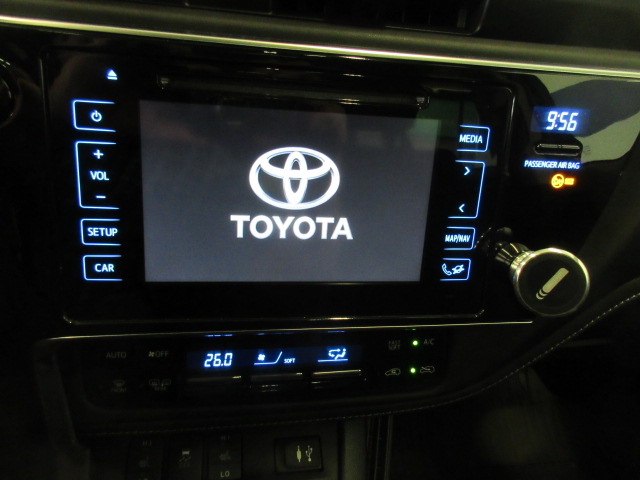 TOYOTA Auris 2015