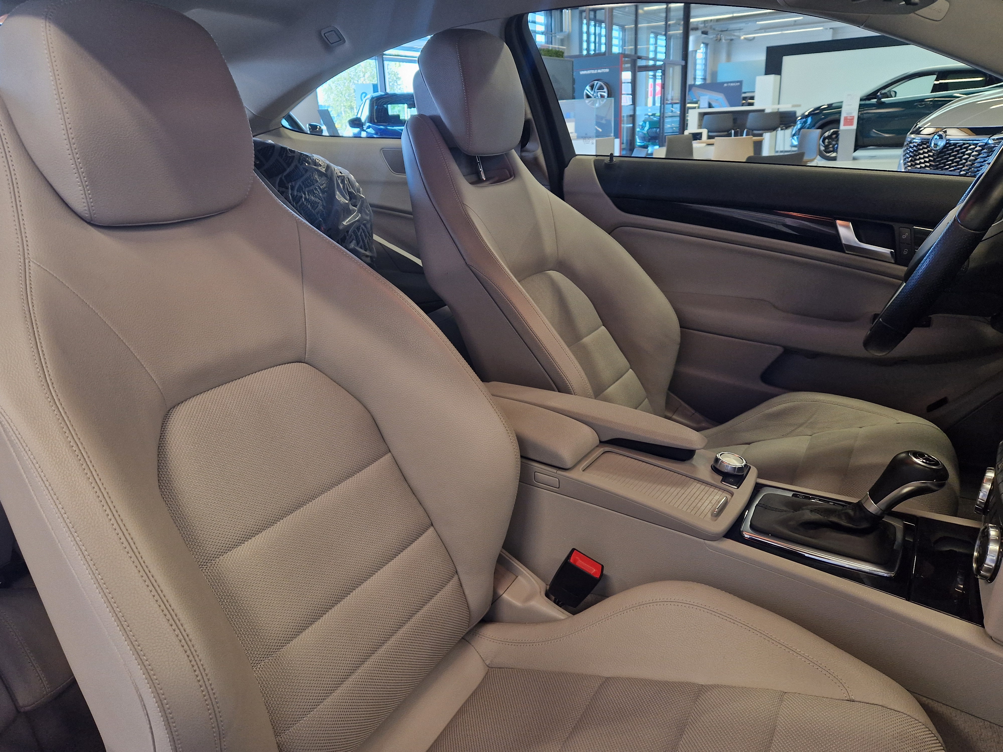 MERCEDES-BENZ C 2011