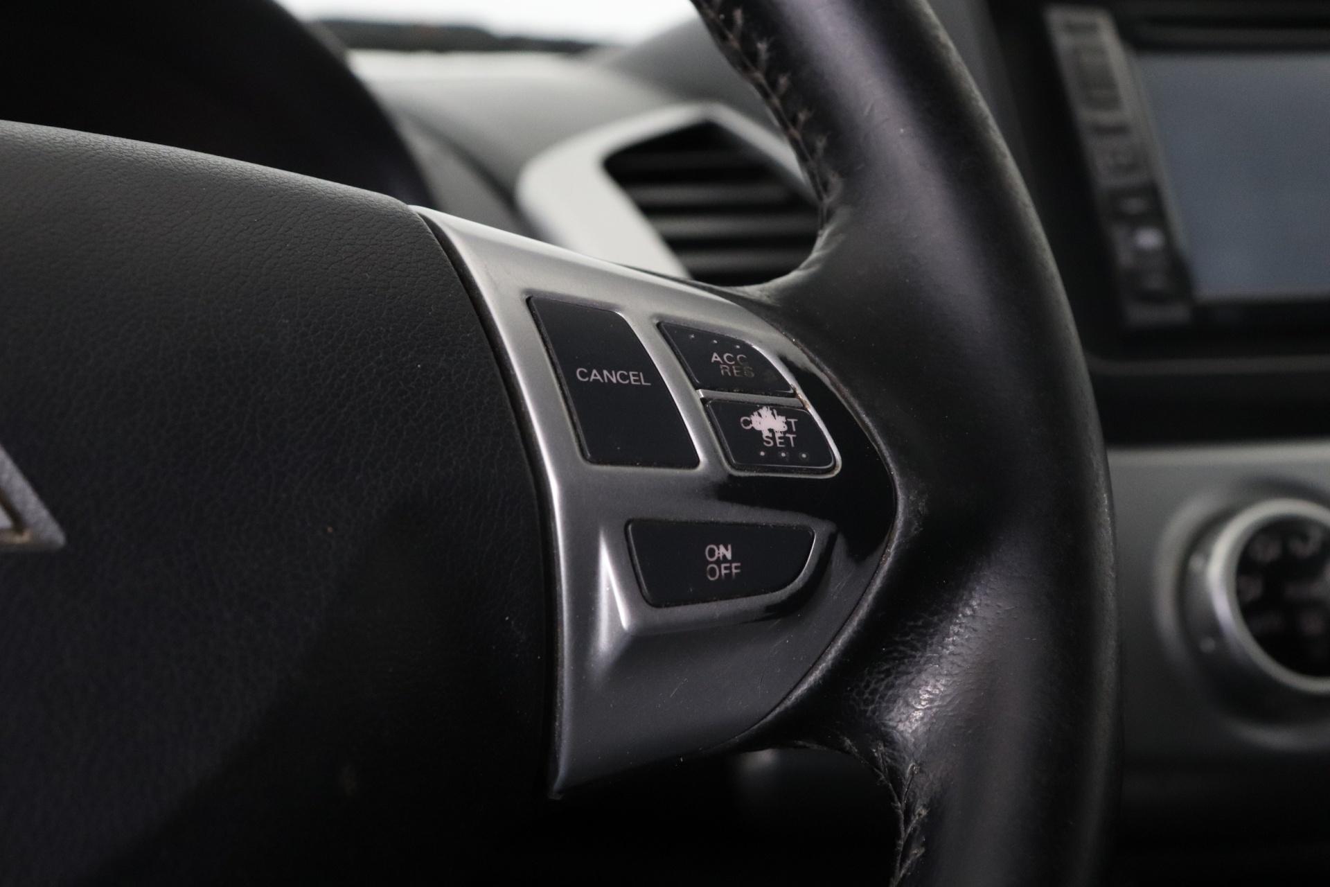 MITSUBISHI L200 2014