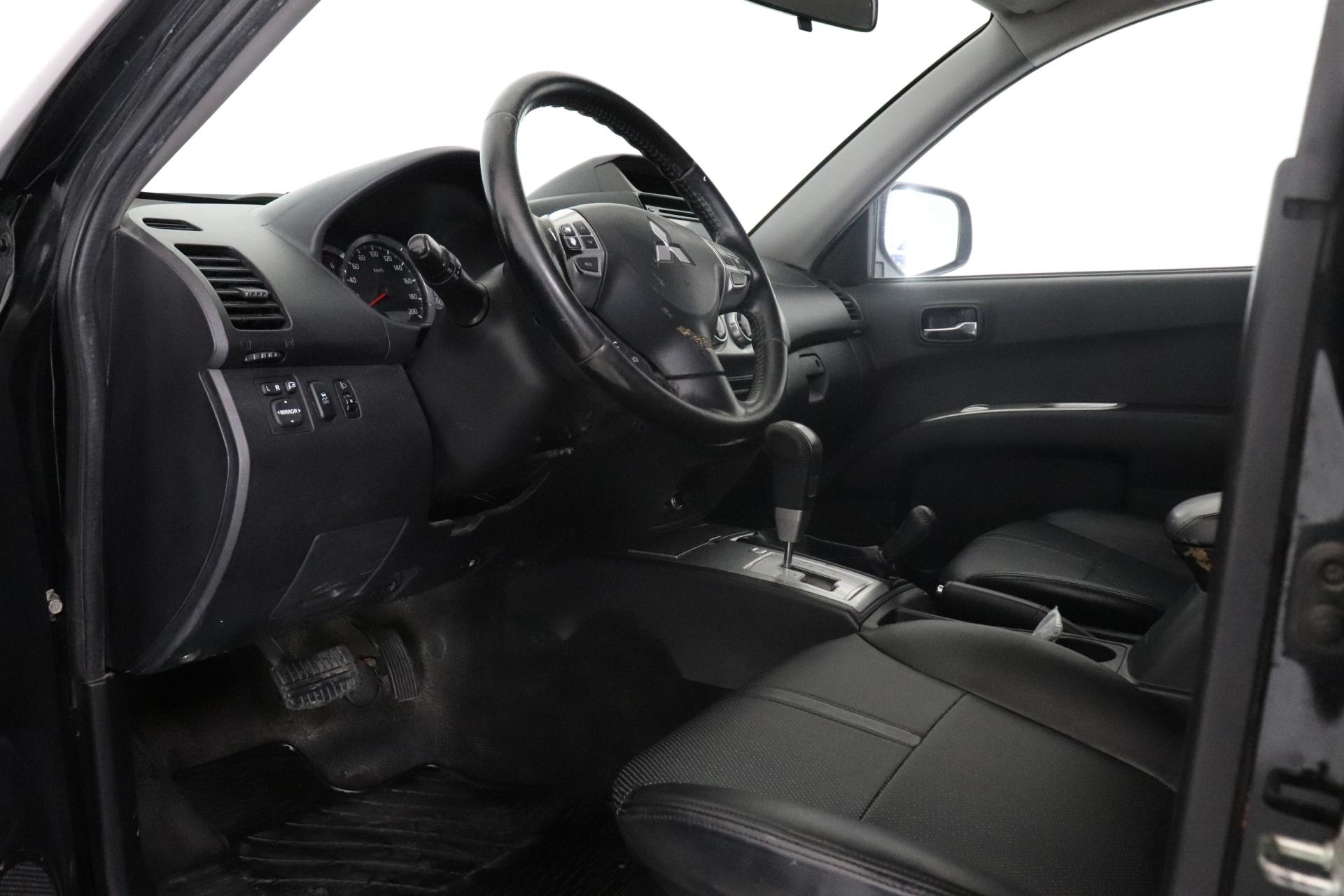 MITSUBISHI L200 2014