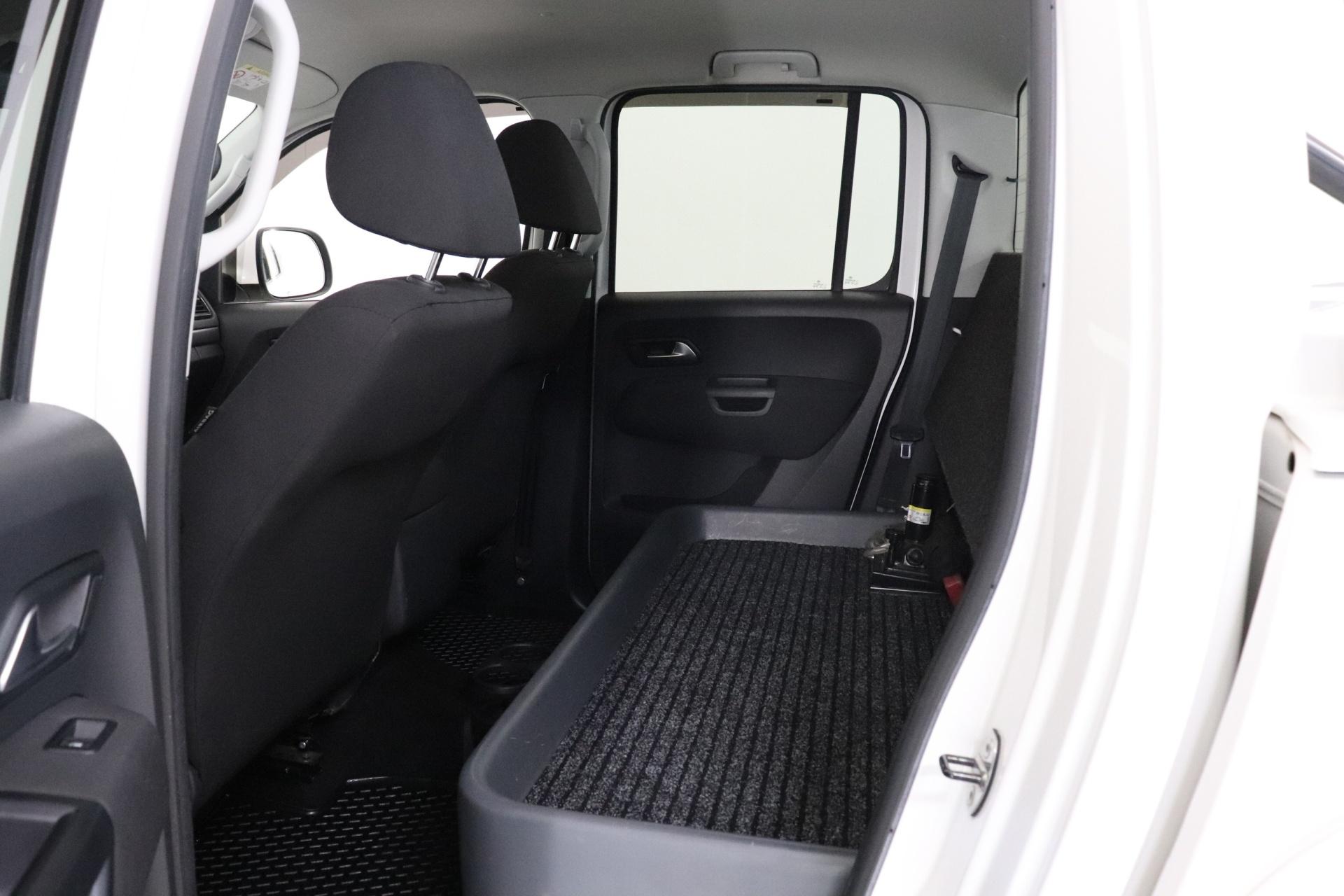 VOLKSWAGEN Amarok 2016