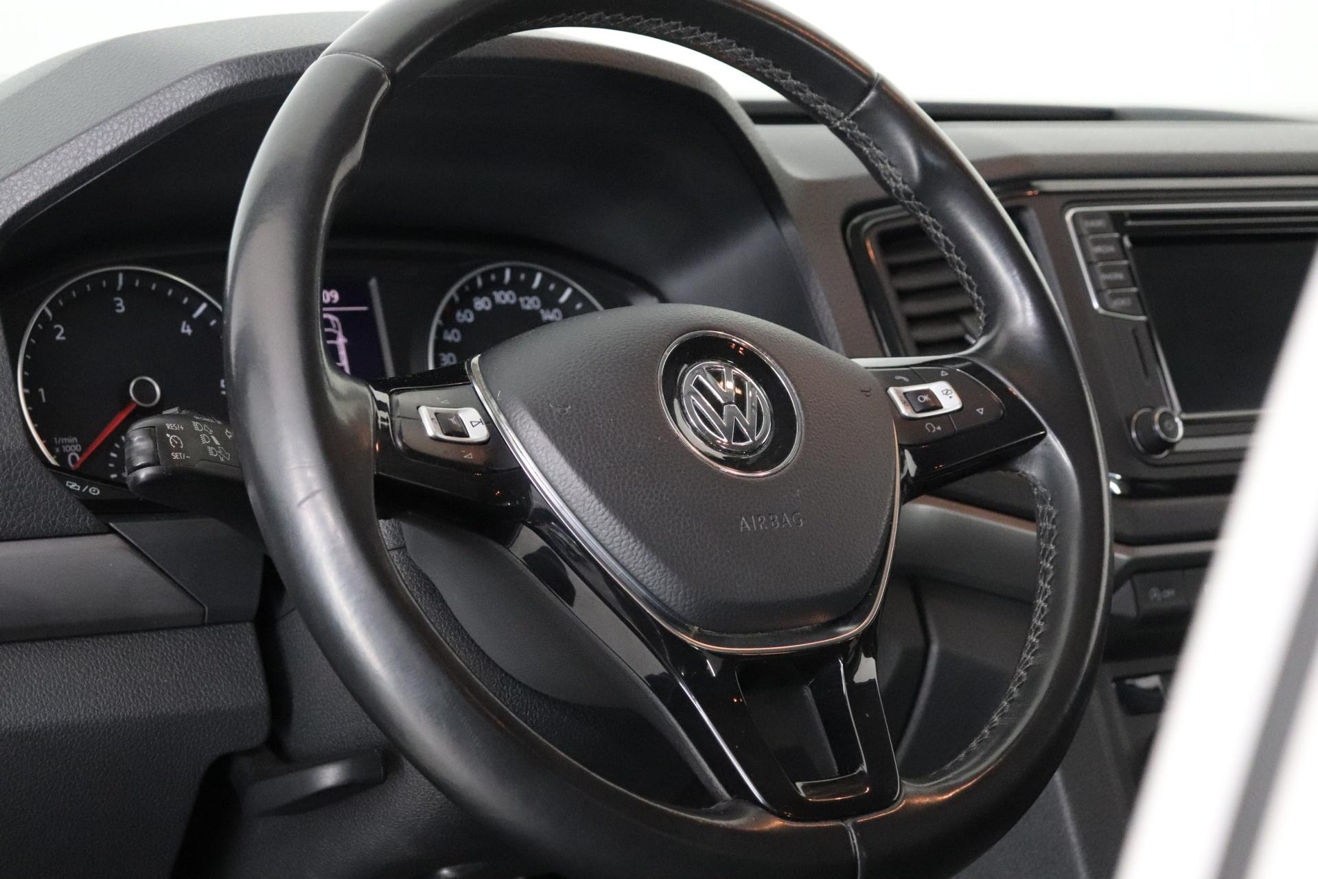VOLKSWAGEN Amarok 2016
