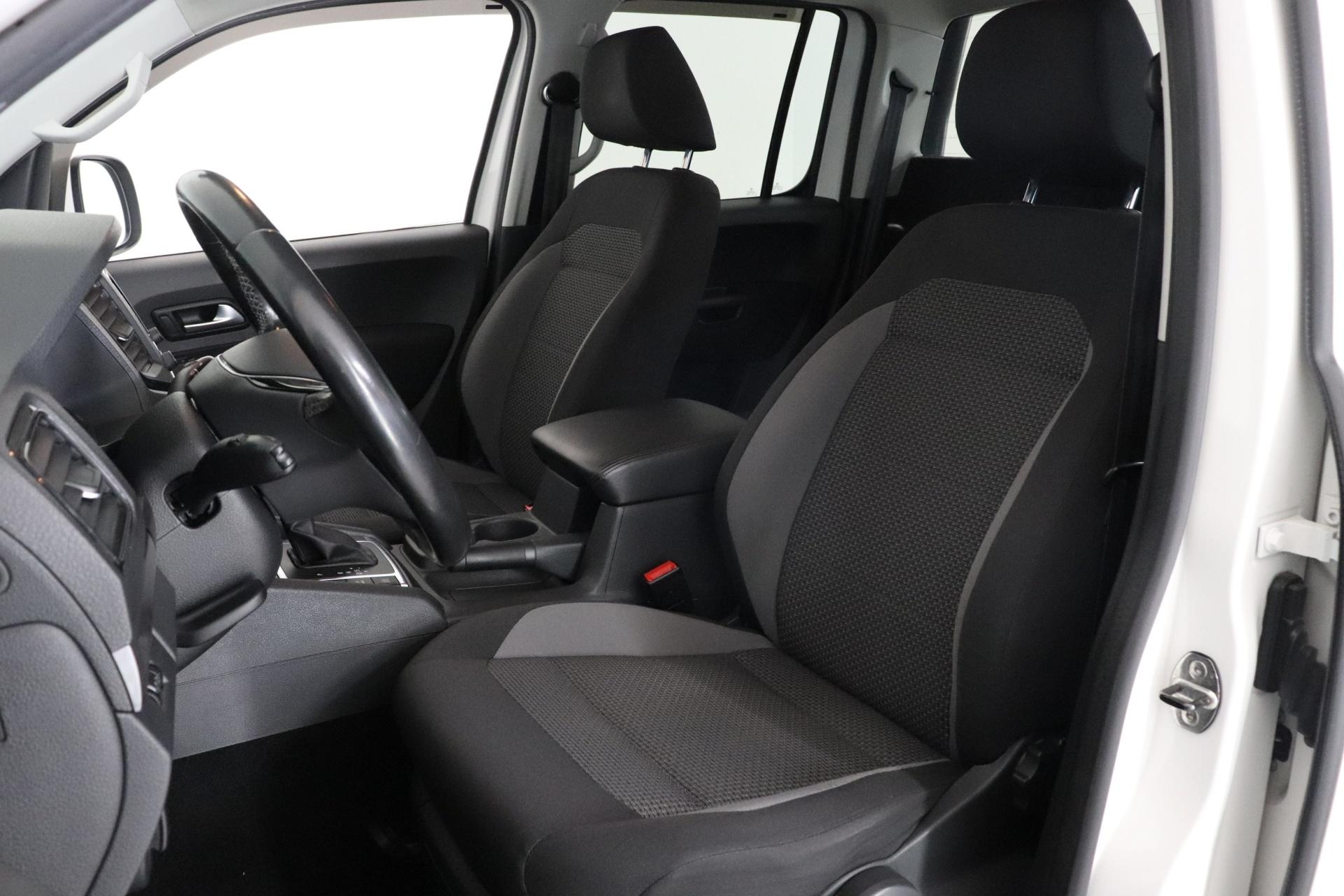 VOLKSWAGEN Amarok 2016