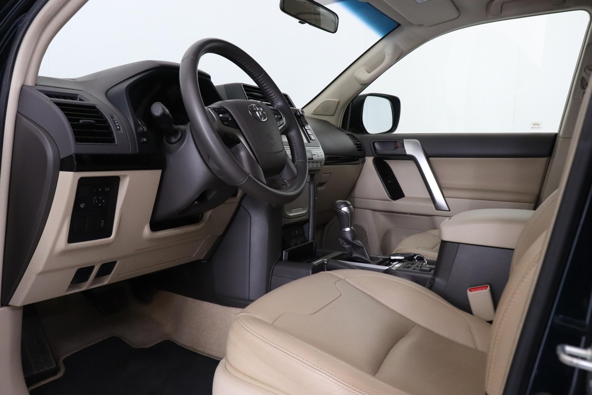 TOYOTA Land Cruiser 2020