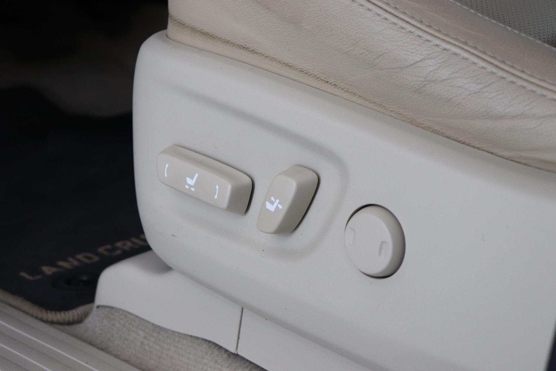 TOYOTA Land Cruiser 2020