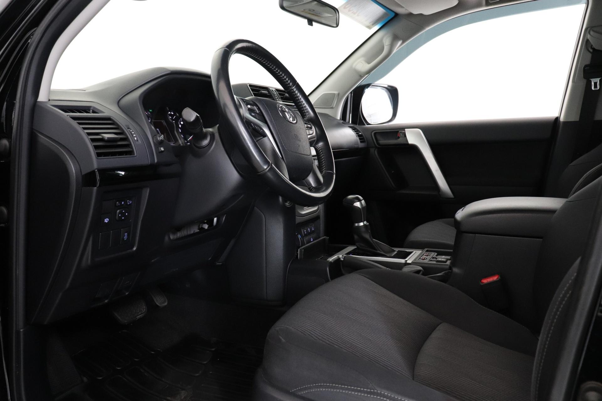 TOYOTA Land Cruiser 2020