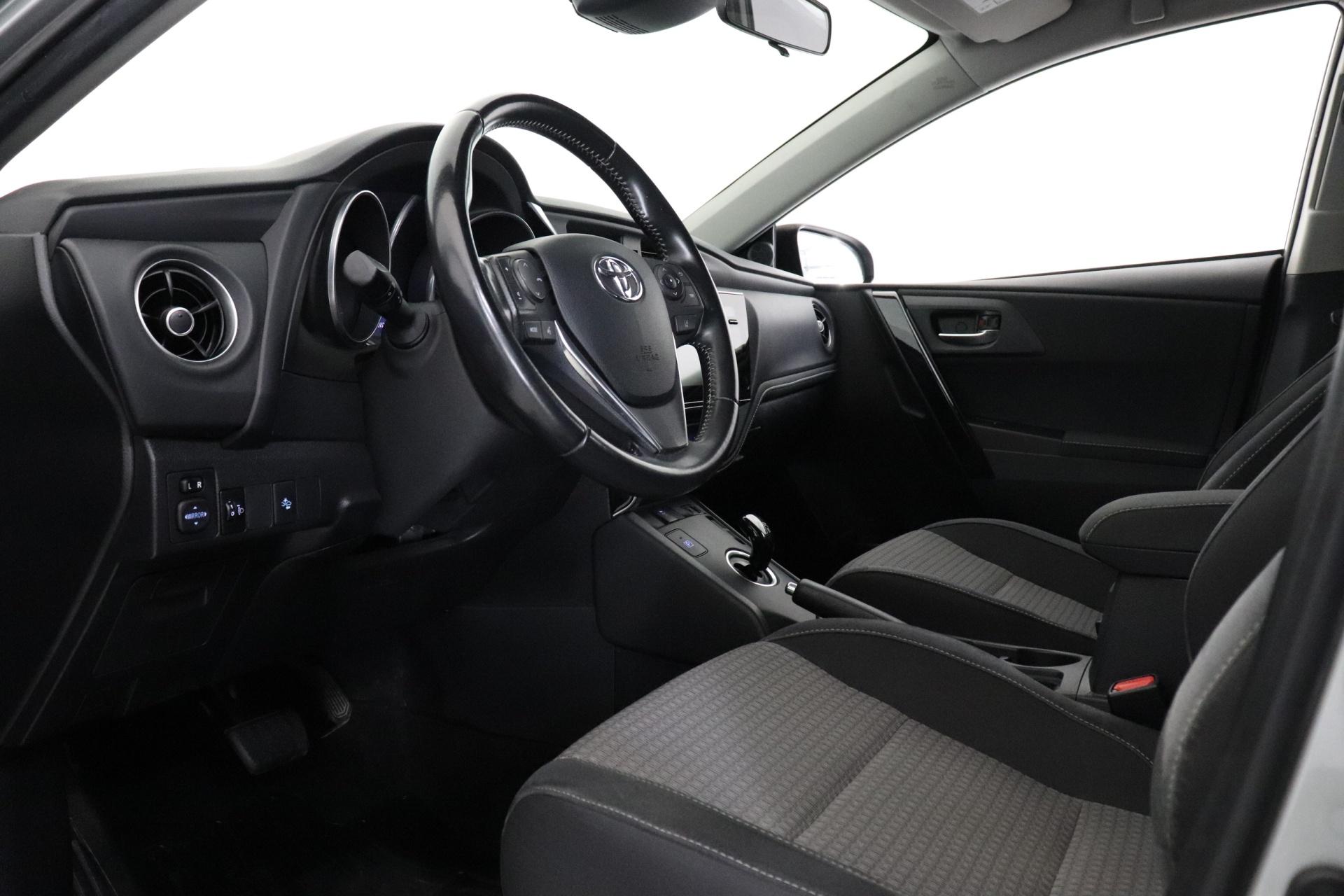 TOYOTA Auris 2017