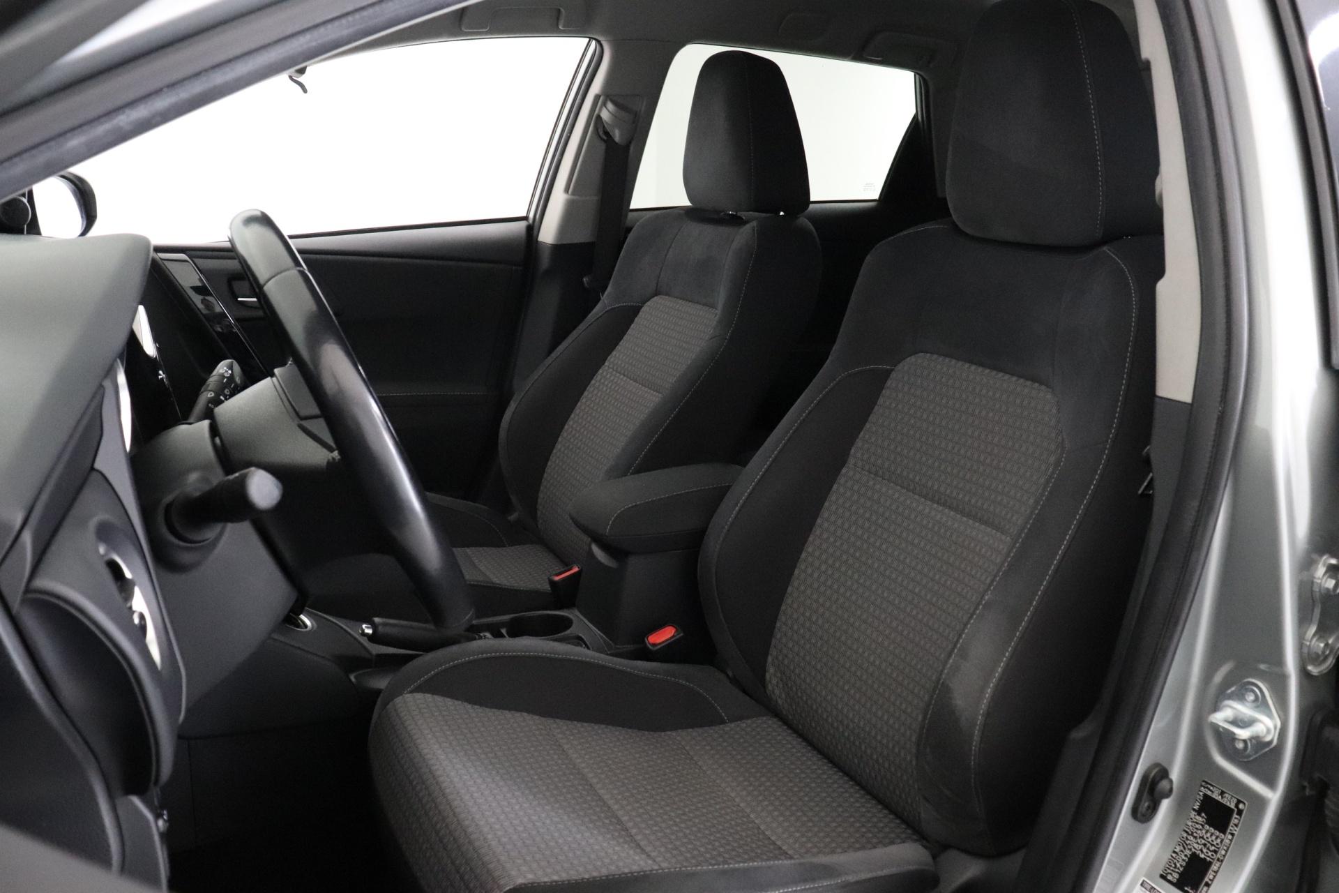 TOYOTA Auris 2017