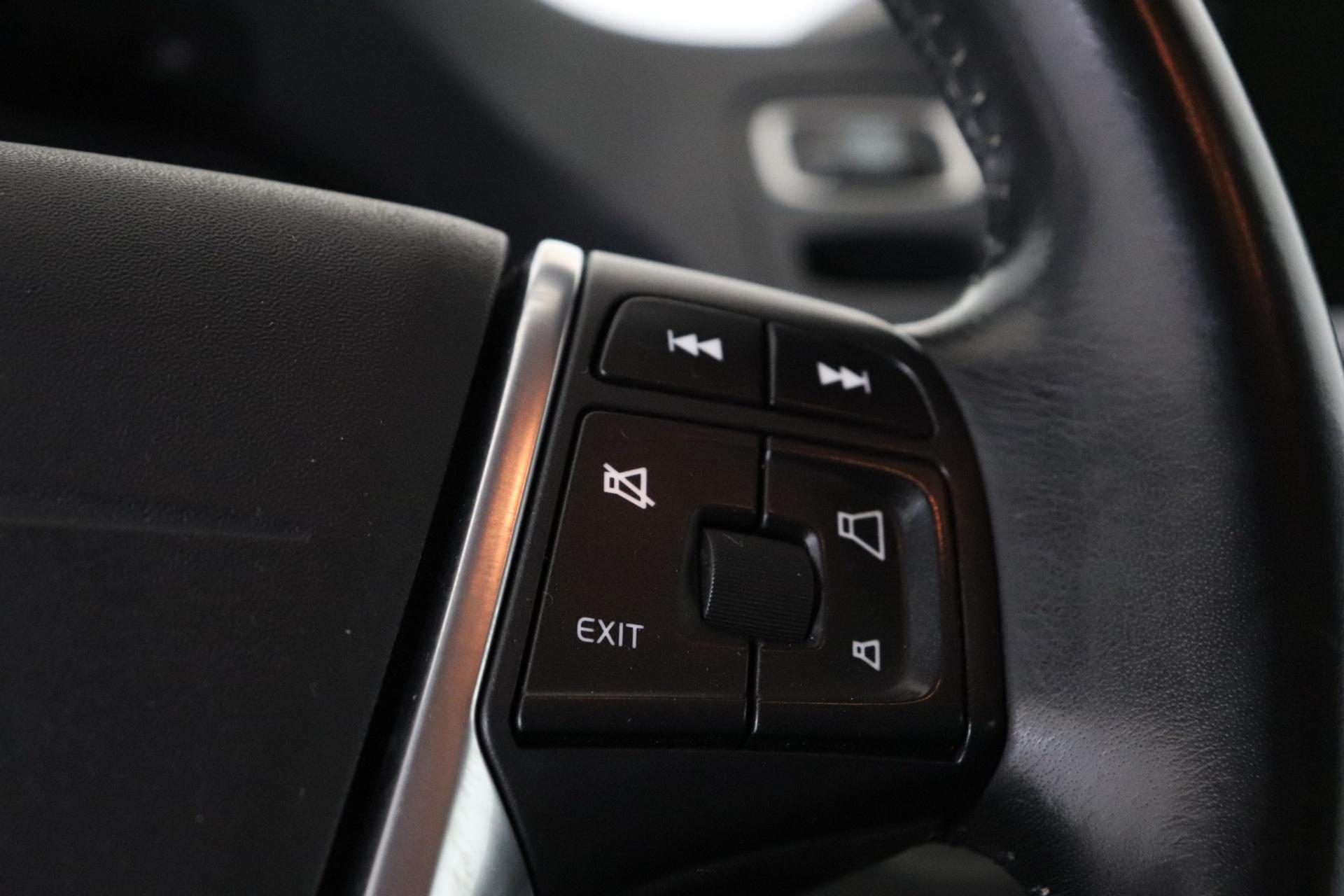 VOLVO XC70 12