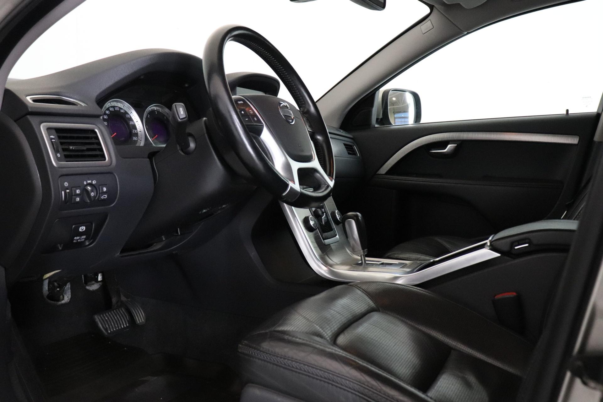 VOLVO XC70 7