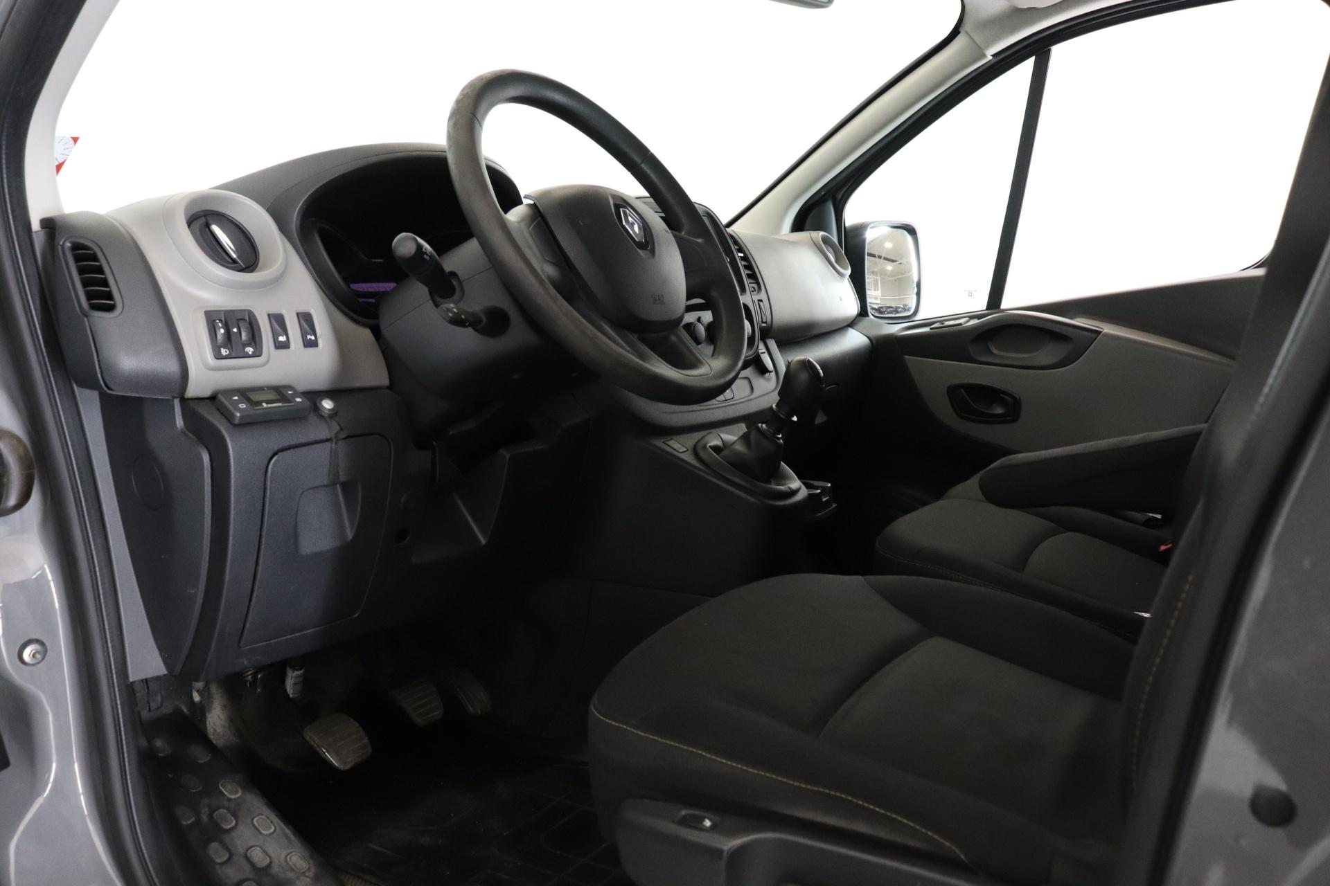 RENAULT Trafic 2015