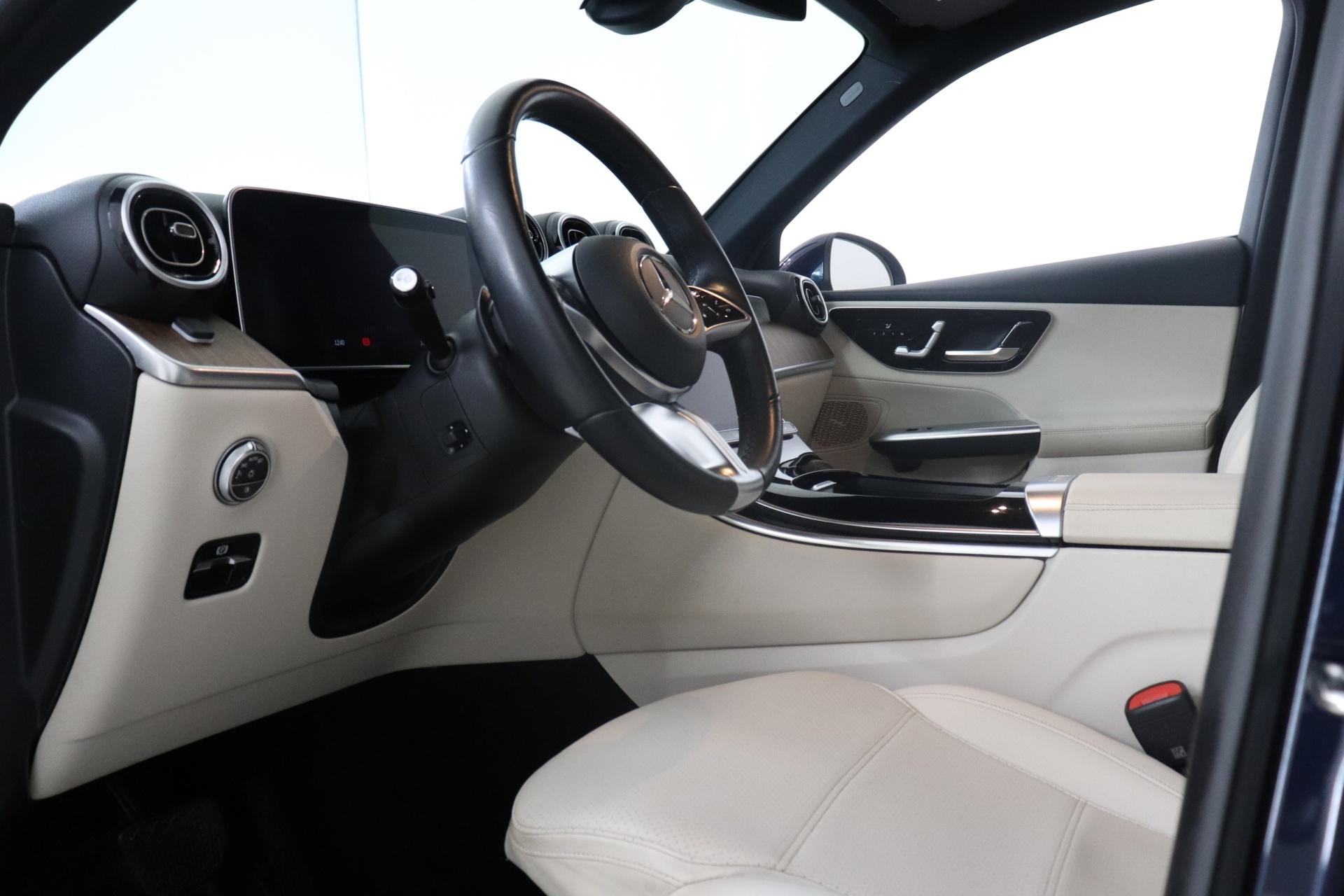 MERCEDES-BENZ GLC 2023