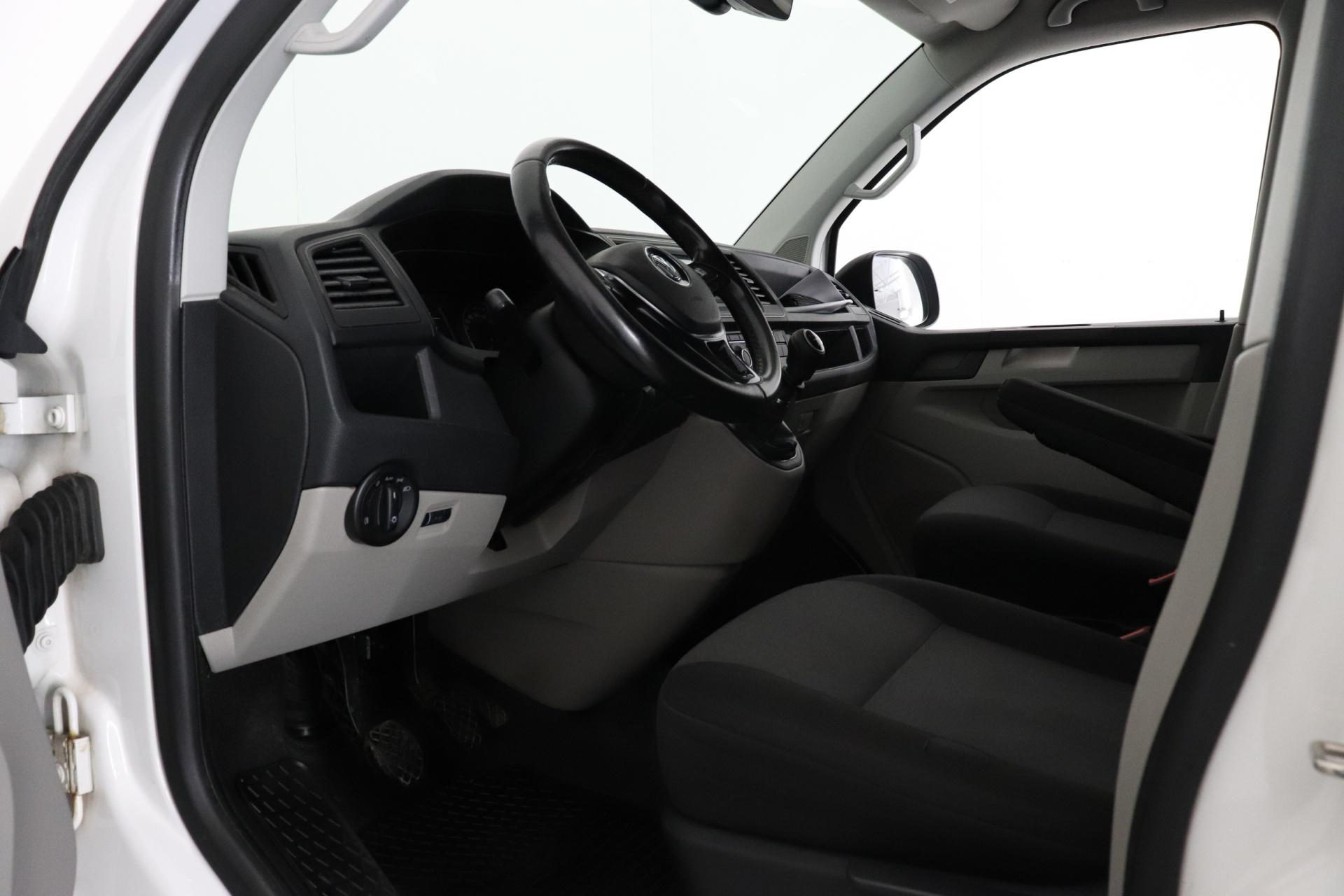 VOLKSWAGEN Transporter 2018