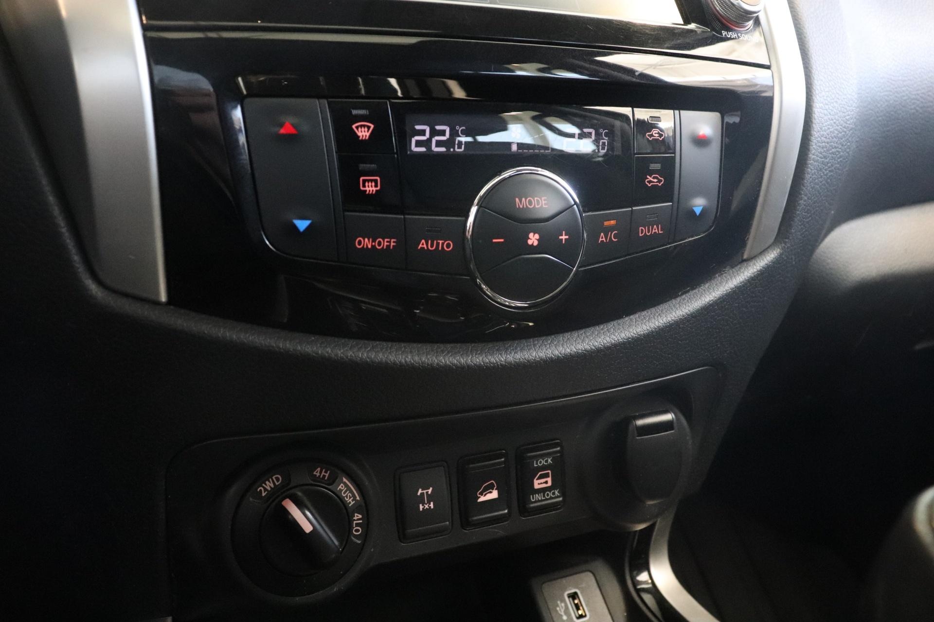 NISSAN Navara 2021