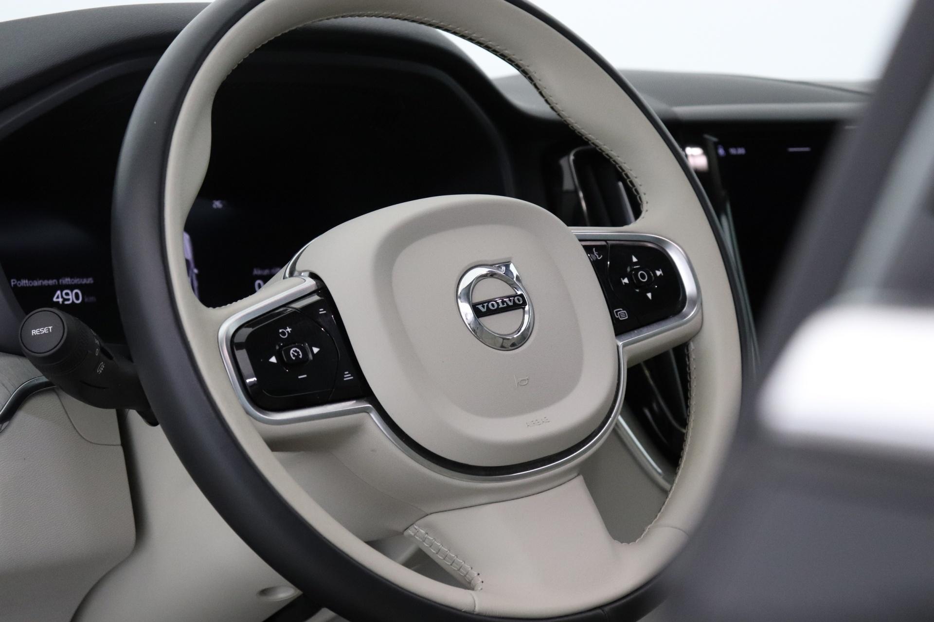 VOLVO XC60 2023