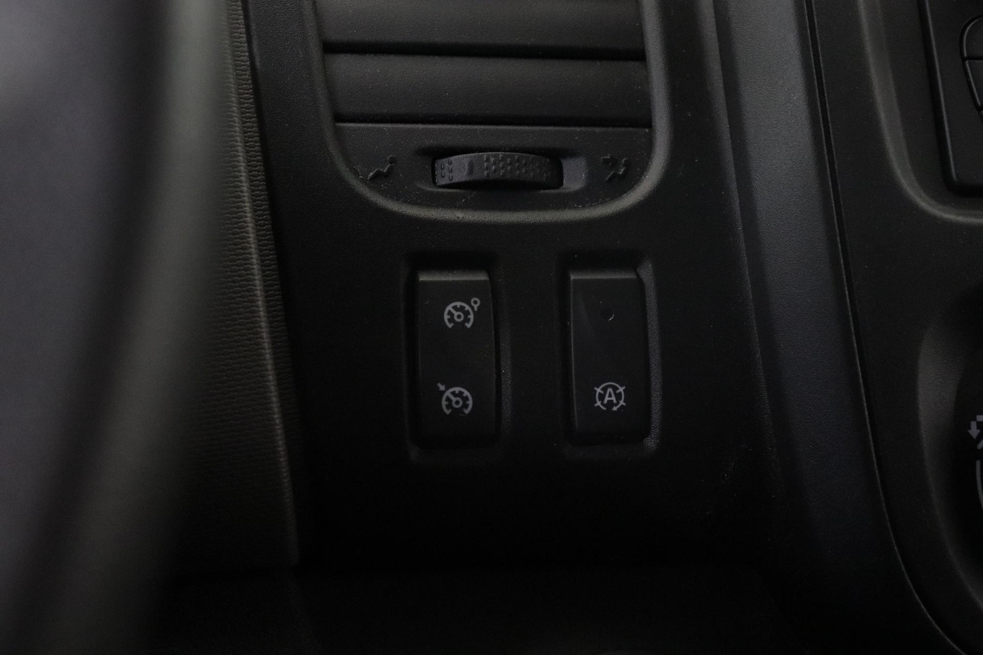 NISSAN NV300 2017