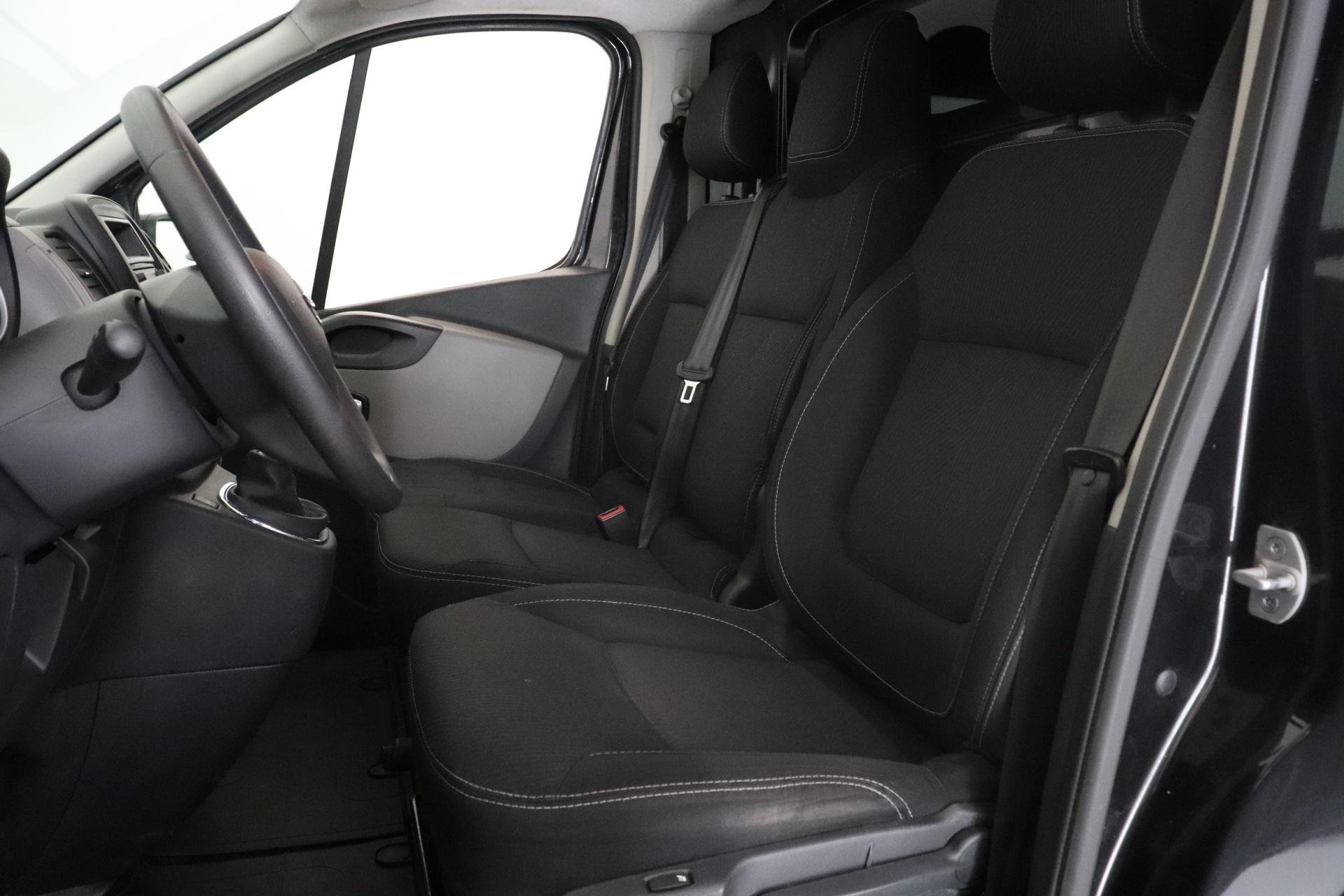 NISSAN NV300 2017