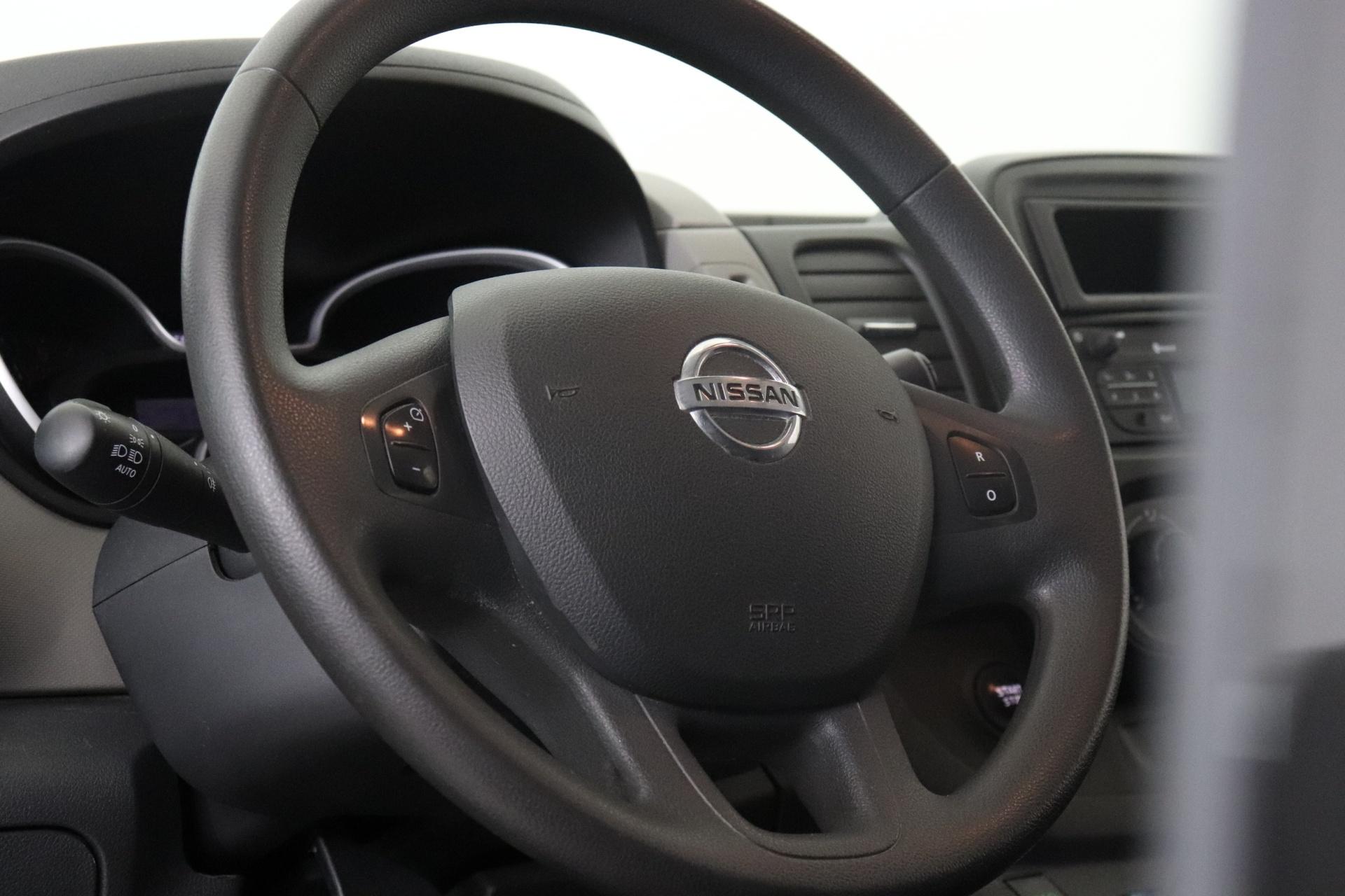 NISSAN NV300 2017