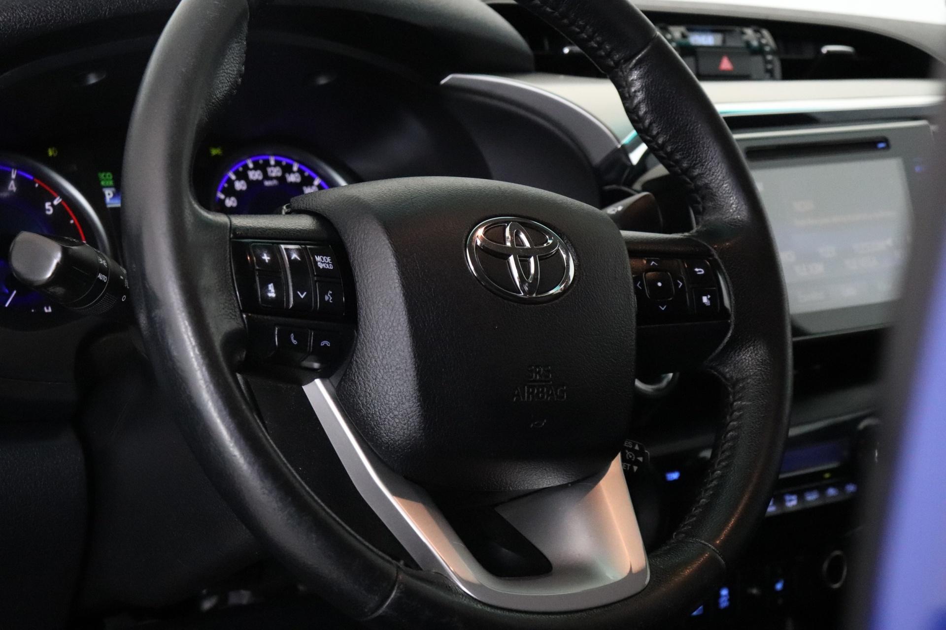 TOYOTA Hilux 2016