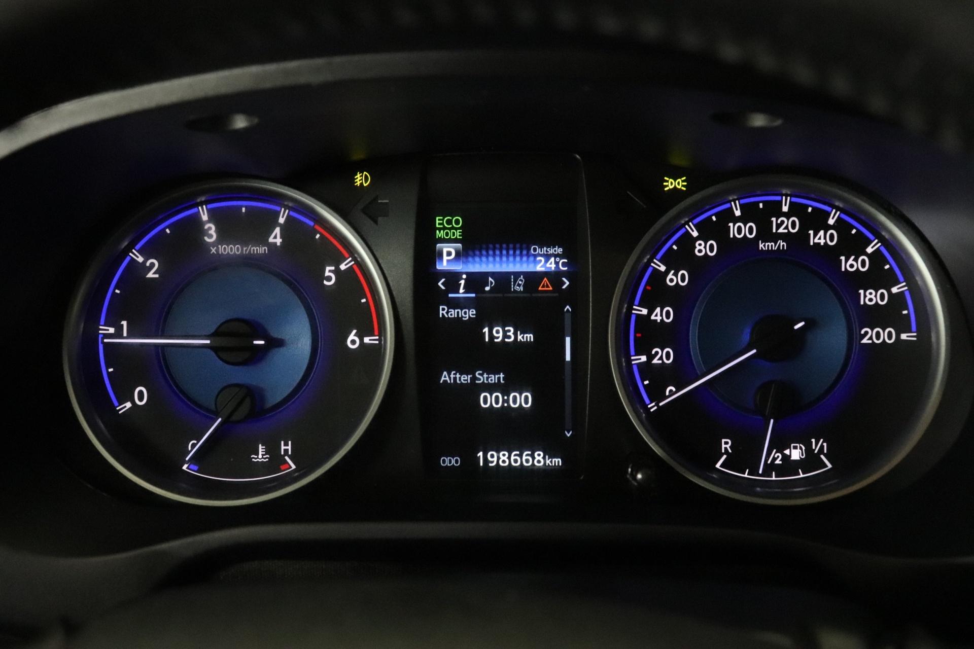 TOYOTA Hilux 2016
