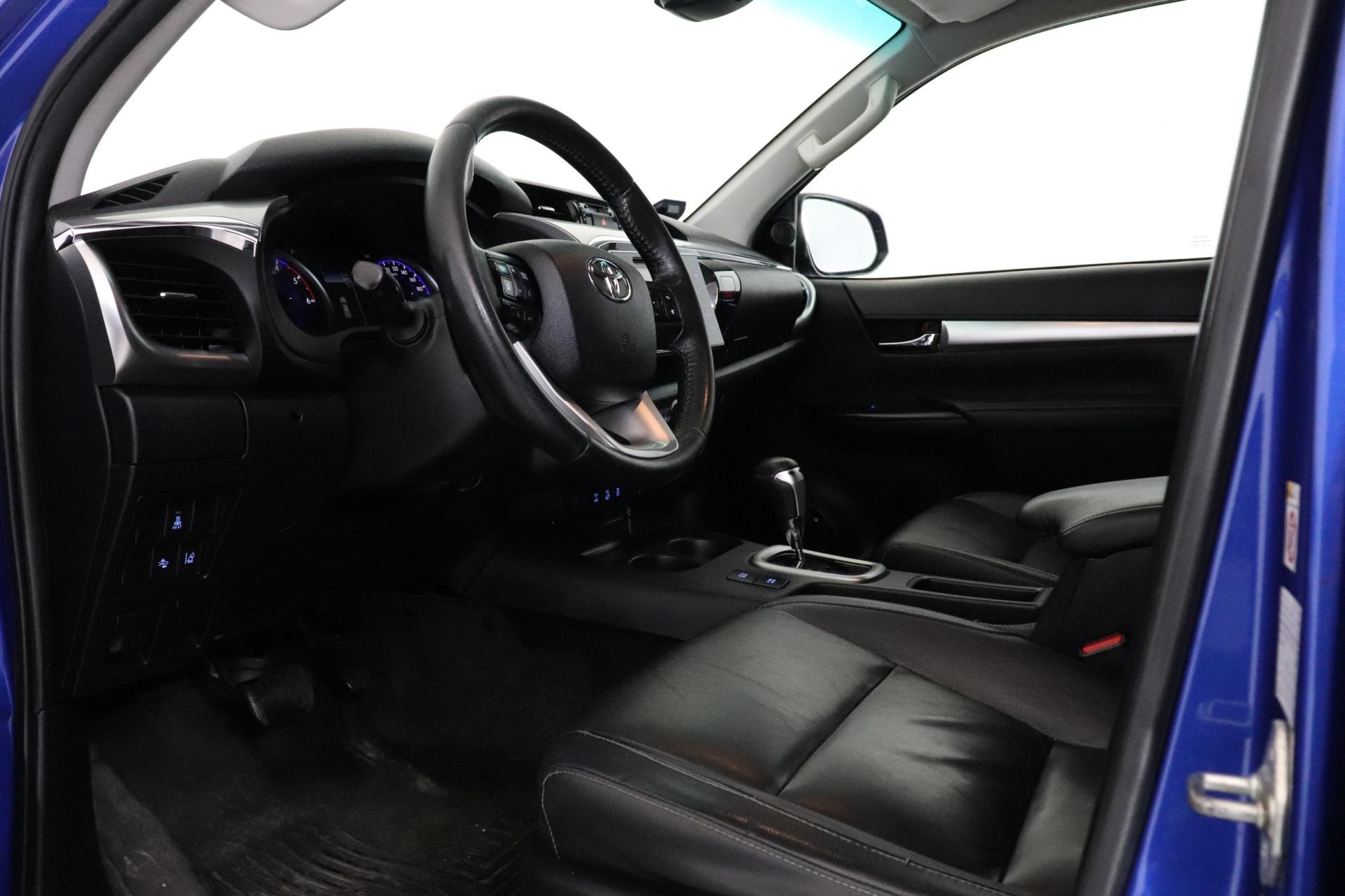 TOYOTA Hilux 2016
