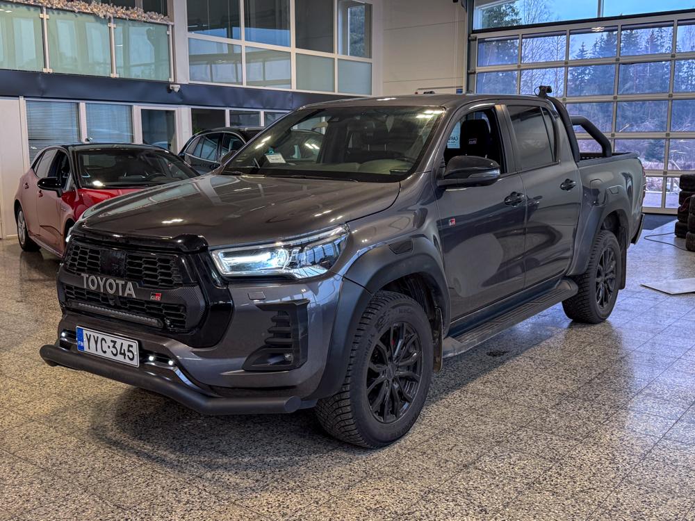 TOYOTA Hilux 2024