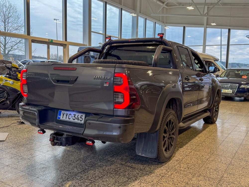 TOYOTA Hilux 2024