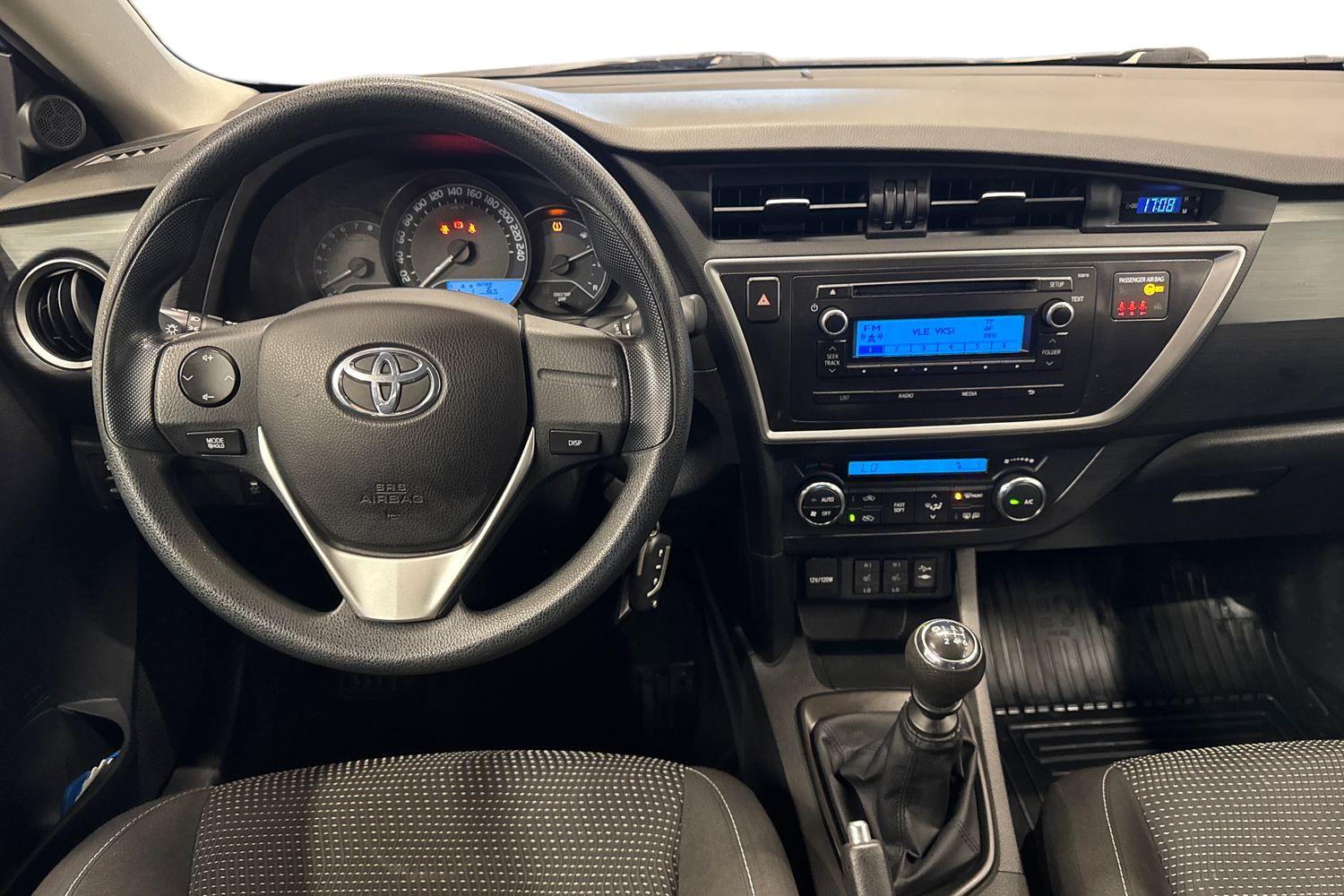 Toyota Auris 2015