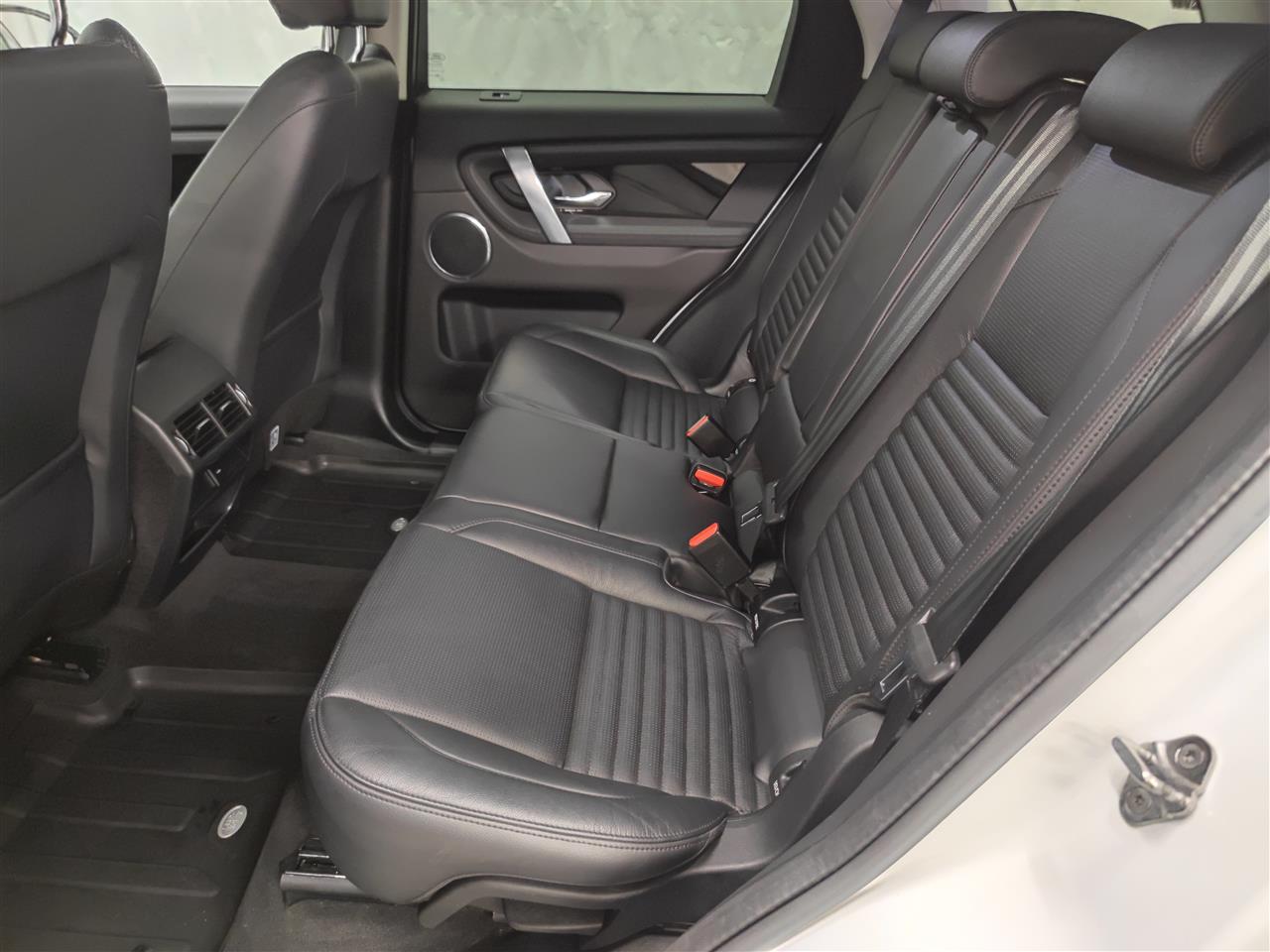 Land Rover Discovery Sport 2021