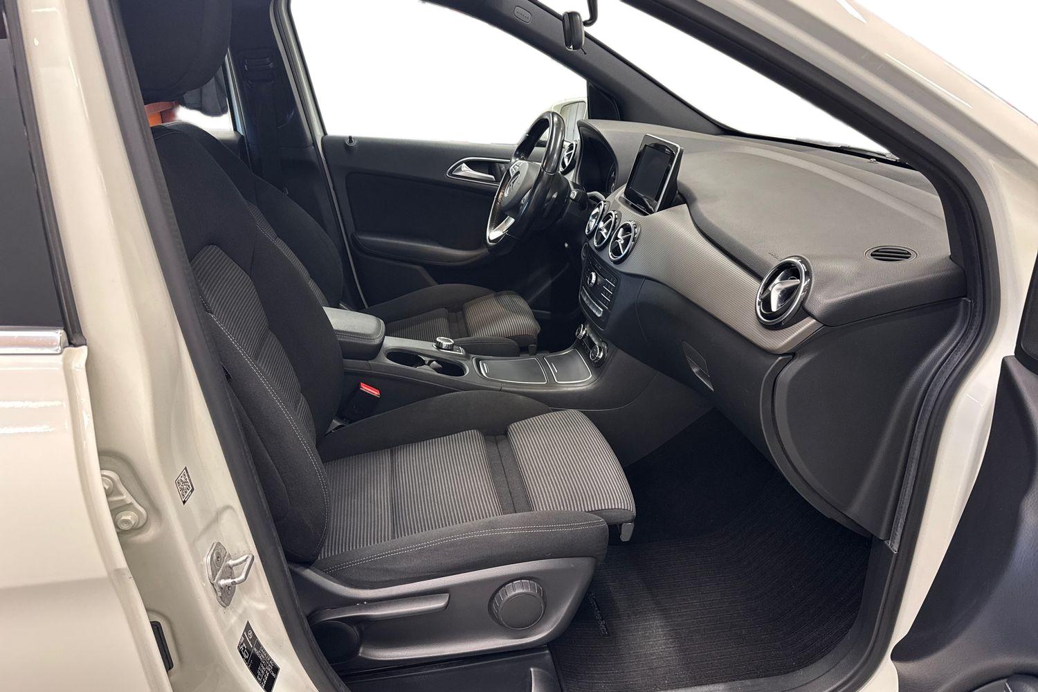 MERCEDES-BENZ B 2016
