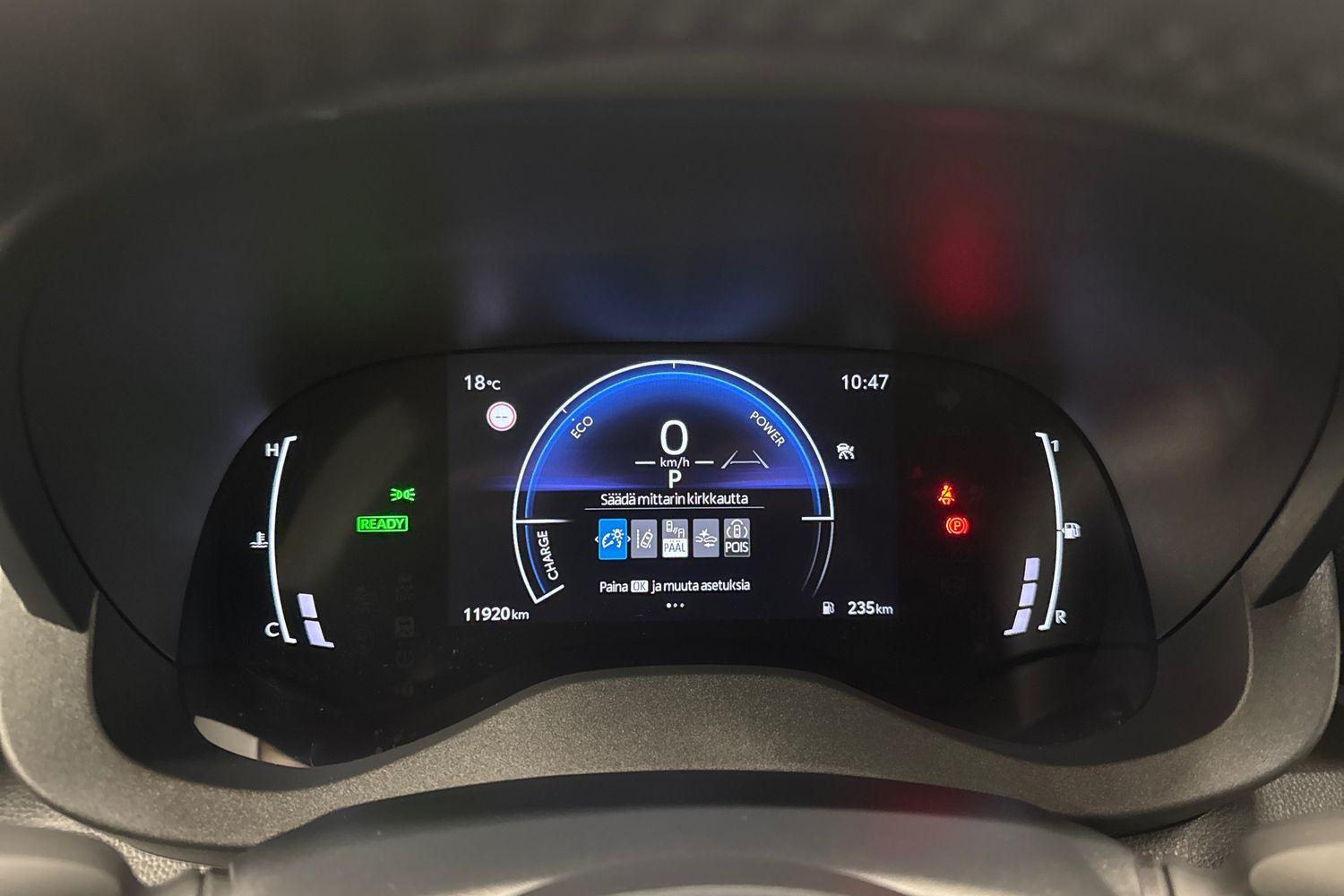 TOYOTA YARIS 2025