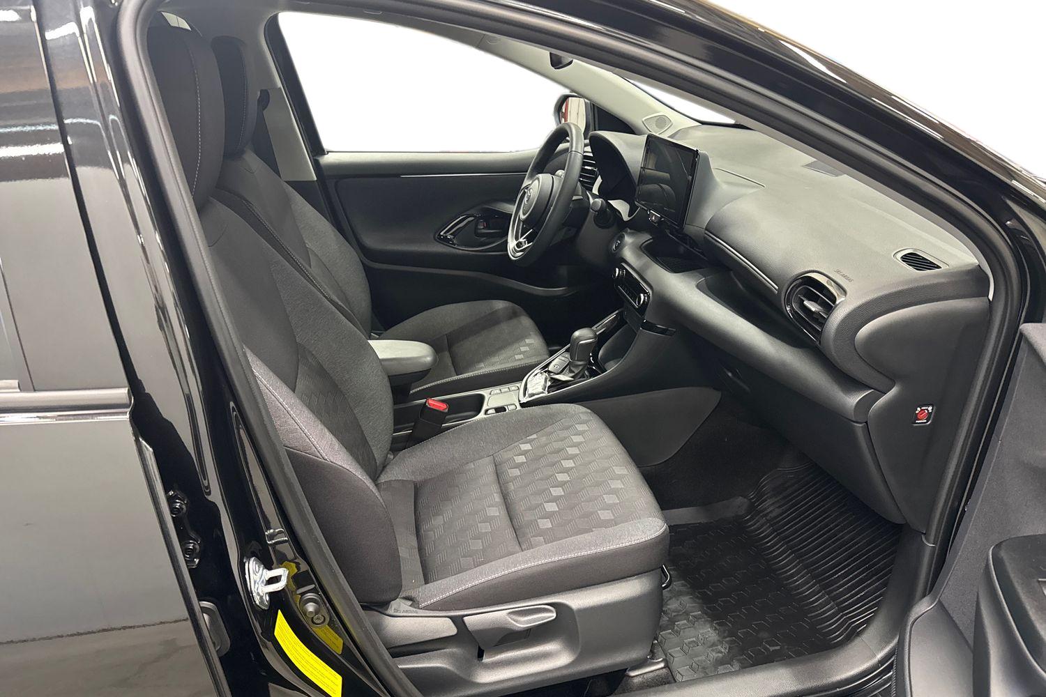 TOYOTA YARIS 2025
