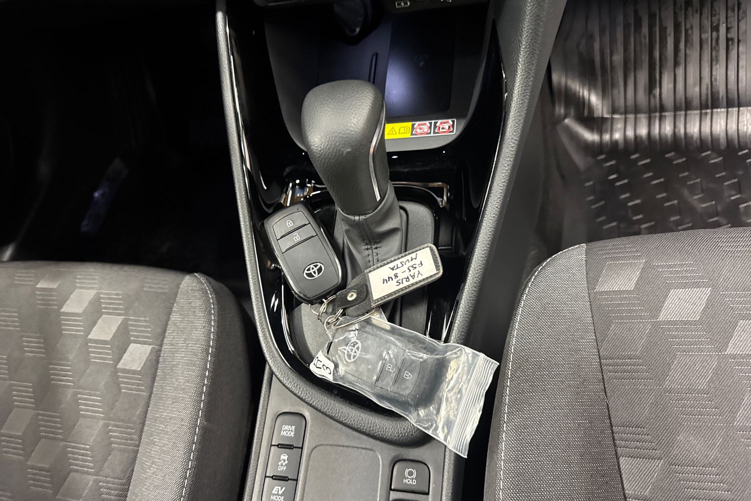 TOYOTA YARIS 2025