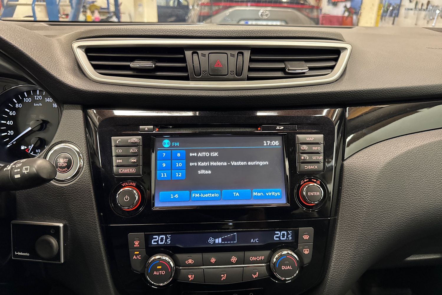 NISSAN Qashqai 2015