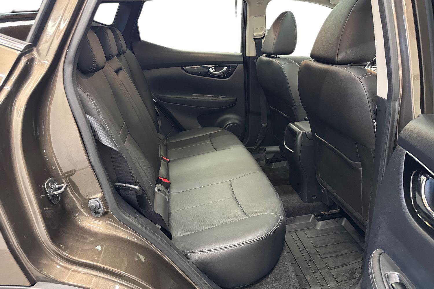 NISSAN Qashqai 2015