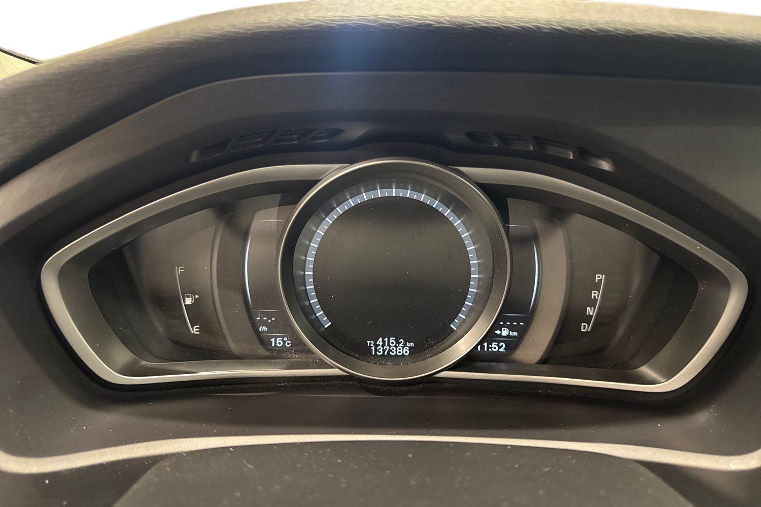 VOLVO V40 2019