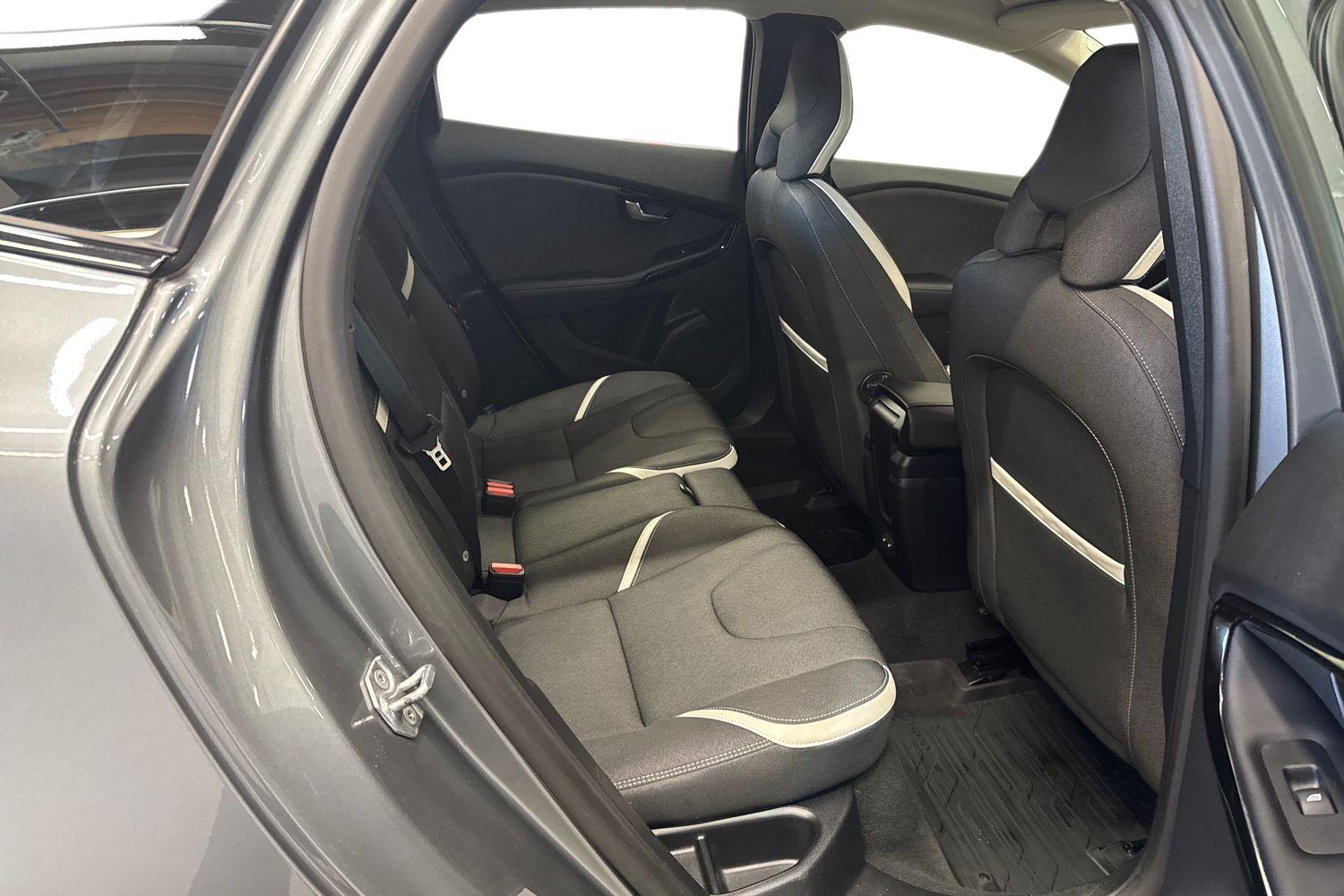 VOLVO V40 2019