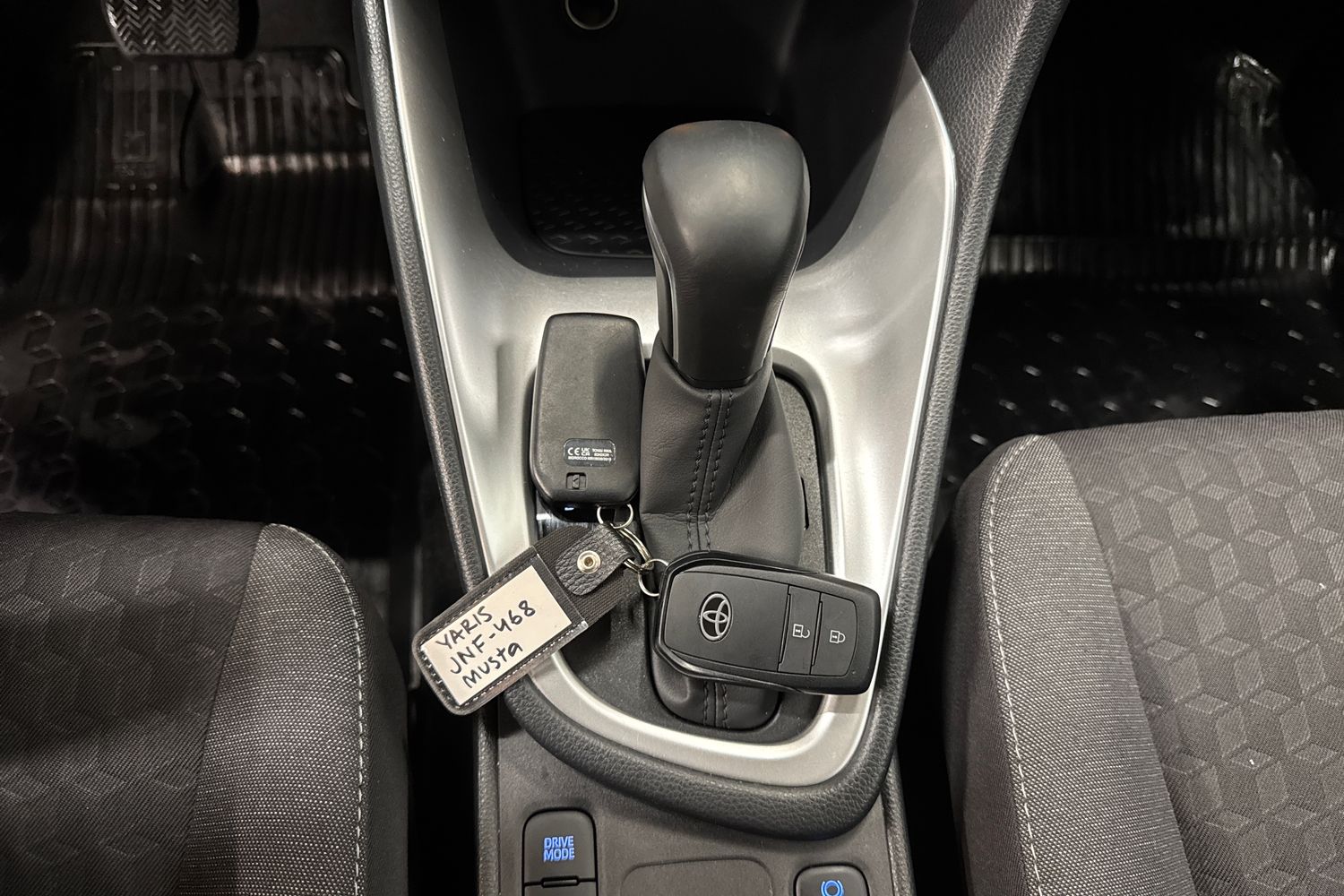 TOYOTA YARIS 2024