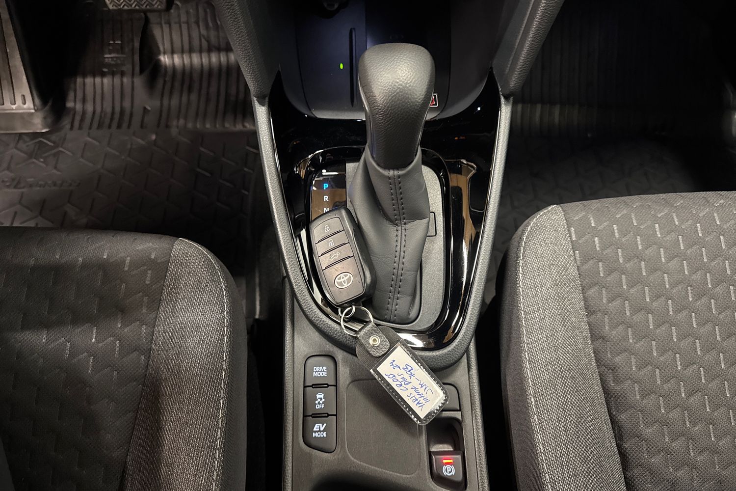 TOYOTA Yaris Cross 2024