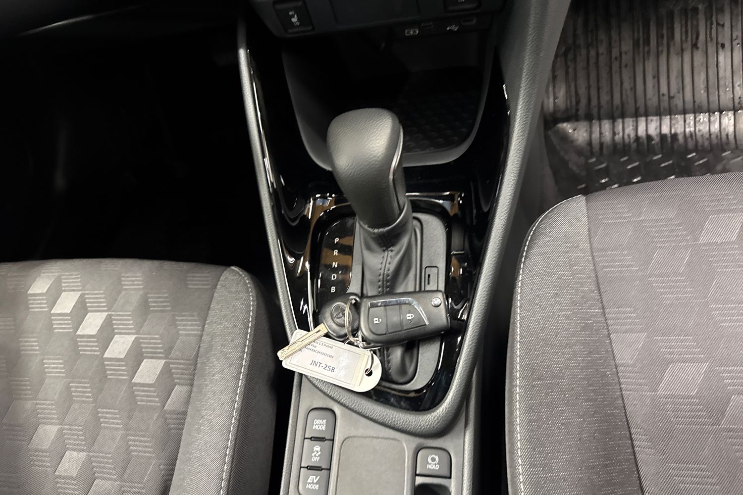 TOYOTA YARIS 2025