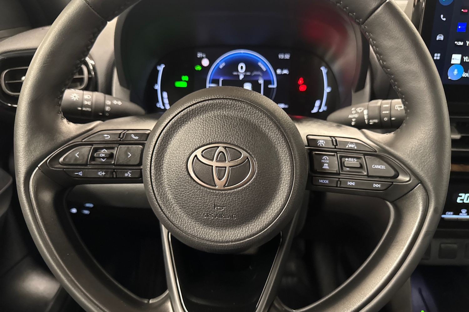 TOYOTA Yaris Cross 2025