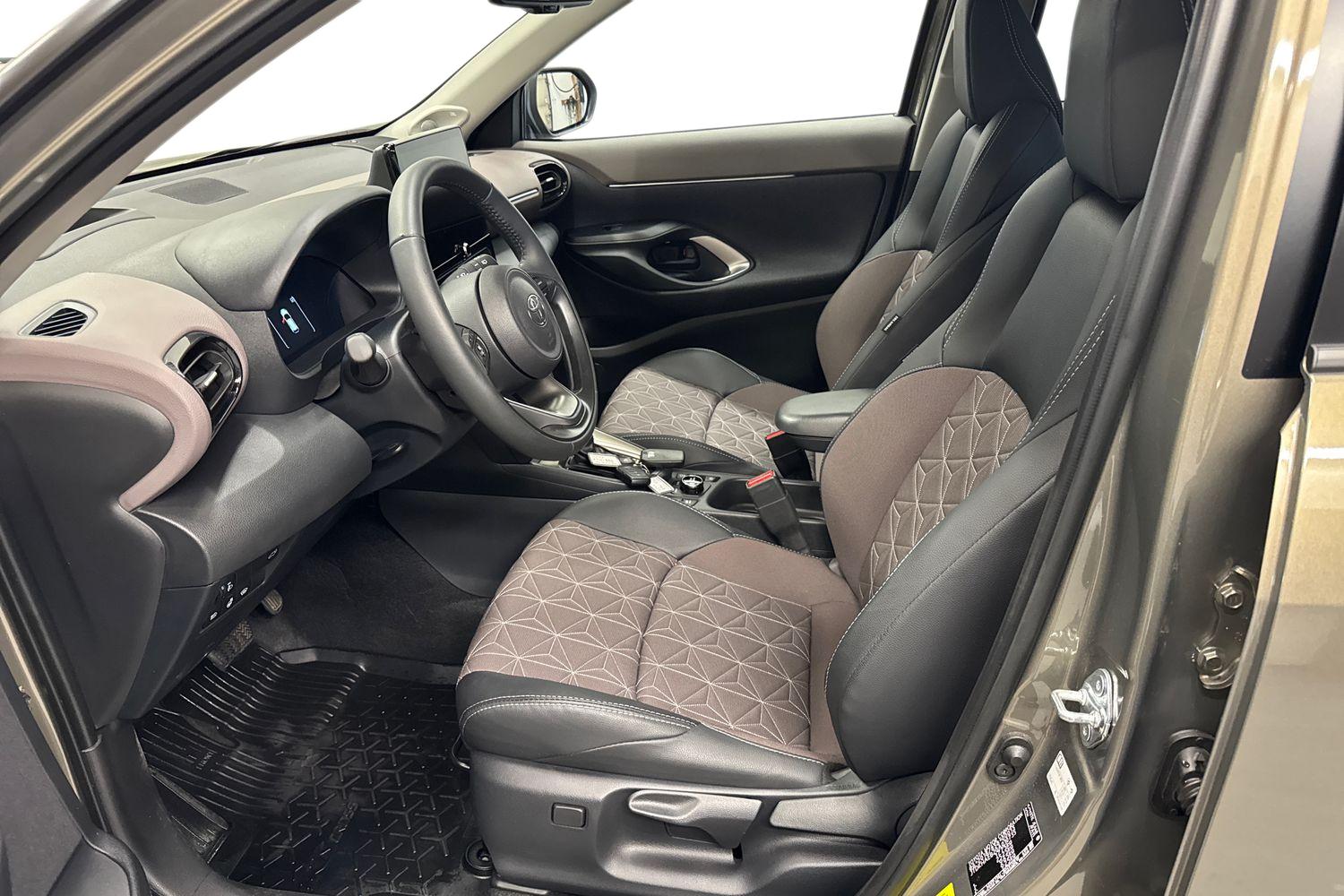 TOYOTA Yaris Cross 2025